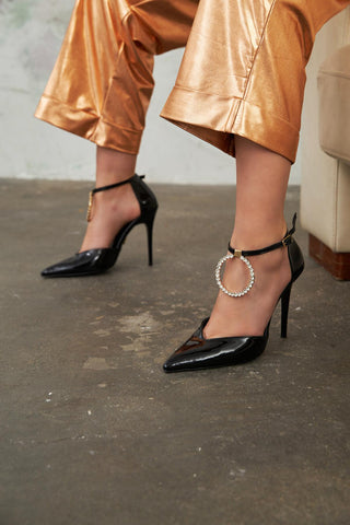 Brightcircle Aksesuar Detaylı İnce Topuk 10 Cm Siyah Rugan Stiletto