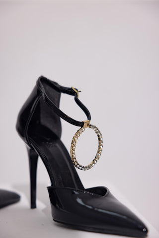 Brightcircle Aksesuar Detaylı İnce Topuk 10 Cm Siyah Rugan Stiletto