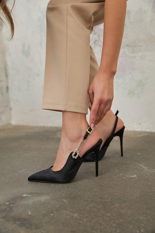 Brooch Aksesuar Detaylı İnce Topuk 10 Cm Siyah Saten Stiletto