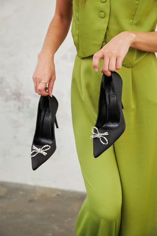Frilly Taşlı Kurdela Detaylı İnce Topuk 10 Cm Siyah Saten Stiletto