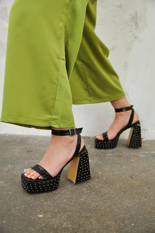 Polka Taş Detaylı Kalın Topuk 12 Cm Siyah Rugan Platform