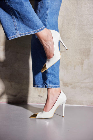 Bella Gold Detaylı İnce Topuk 10 Cm Beyaz Rugan Stiletto
