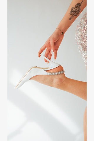 Jazzy Taş Detaylı İnce Topuk 10 Cm Beyaz Rugan Stiletto