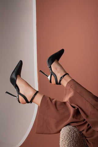 Celia Bilekten Bantlı İnce Topuk 10 Cm Siyah Mat Stiletto