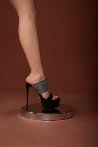 Cruz Taş Detaylı İnce Topuk 15 Cm Siyah Süet Platform
