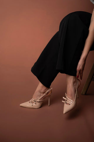 Ciza Üç Bantlı Toka Detaylı İnce Topuk 10 Cm Nude Rugan Stiletto