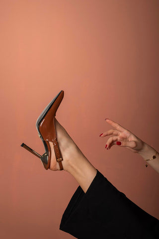 Jade Toka Detaylı İnce Topuk 10 Cm Taba Rugan Stiletto