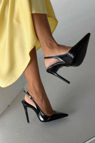 Awed Taşlı Toka Detaylı İnce Topuk 12 Cm Siyah Rugan Stiletto