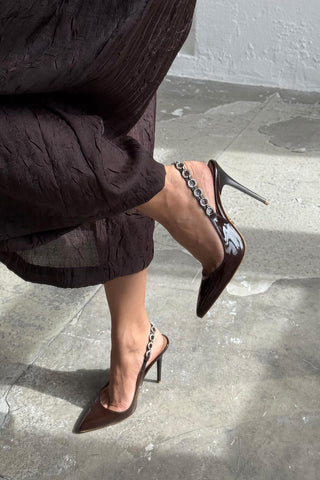Jazzy Taş Detaylı İnce Topuk 10 Cm Acı Kahve Rugan Stiletto