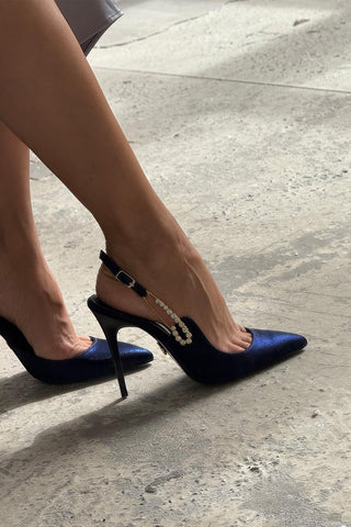 Brooch Aksesuar Detaylı İnce Topuk 10 Cm Lacivert Saten Stiletto
