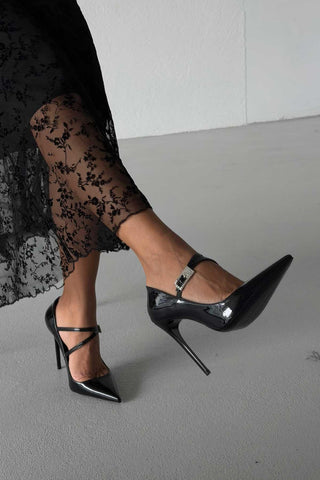 Magi Taşlı Toka Detaylı İnce Topuk 12 Cm Siyah Rugan Stiletto