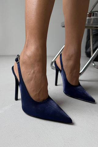 Elu Taşlı Toka Detaylı İnce Topuk 12 Cm Lacivert Saten Stiletto