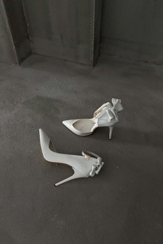 Damia Bilekten Bantlı Papyon Detaylı İnce Topuk 10 Cm Beyaz Mat Stiletto