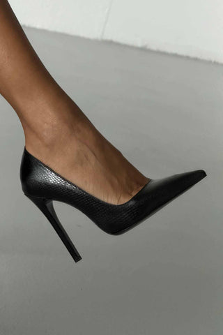Fia İnce Topuk 12 Cm Siyah Yılan Desenli Stiletto