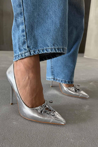 Enid Bağcık Detaylı İnce Topuk 10 Cm Gümüş Kırışık Stiletto