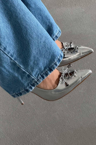 Enid Bağcık Detaylı İnce Topuk 10 Cm Gümüş Kırışık Stiletto
