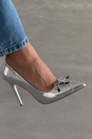 Enid Bağcık Detaylı İnce Topuk 10 Cm Gümüş Kırışık Stiletto