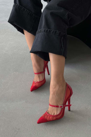 Mona Taşlı Toka Detaylı İnce Topuk 10 Cm Kırmızı Tül Stiletto