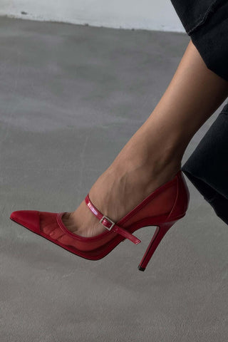 Mona Taşlı Toka Detaylı İnce Topuk 10 Cm Kırmızı Tül Stiletto