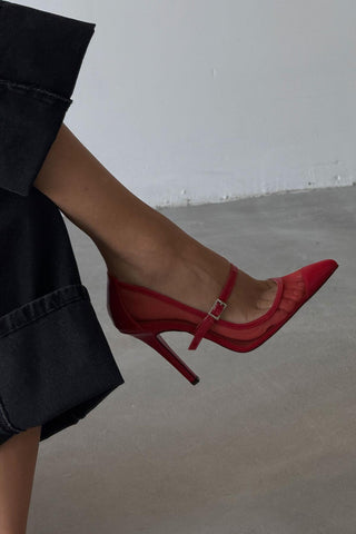 Mona Taşlı Toka Detaylı İnce Topuk 10 Cm Kırmızı Tül Stiletto