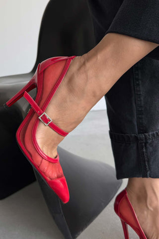 Mona Taşlı Toka Detaylı İnce Topuk 10 Cm Kırmızı Tül Stiletto