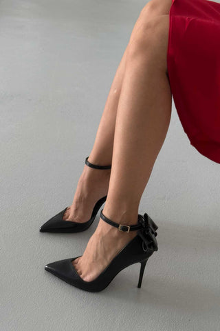 Damia Bilekten Bantlı Papyon Detaylı İnce Topuk 10 Cm Siyah Mat Stiletto