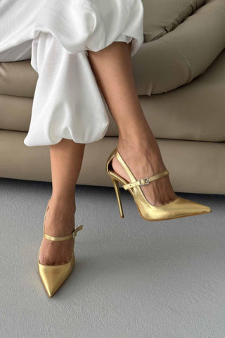 Leida Taşlı Toka Detaylı İnce Topuk 12 Cm Gold Kırışık Stiletto