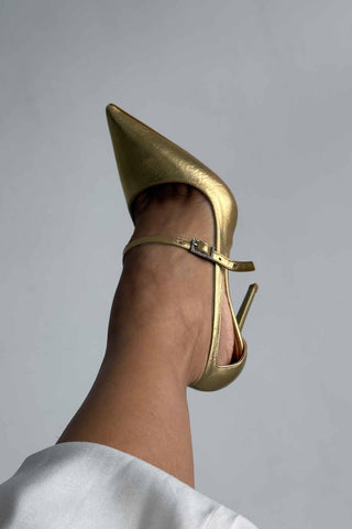 Leida Taşlı Toka Detaylı İnce Topuk 12 Cm Gold Kırışık Stiletto
