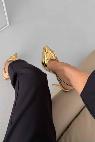 Lena V Detaylı İnce Topuk 13 Cm Gold Platform