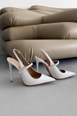 Yuka İnci Detaylı İnce Topuk 12 Cm Beyaz Rugan Stiletto
