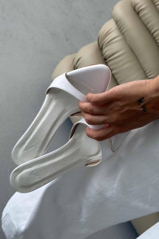 Roux İnce Topuk 10 Cm Beyaz Rugan Terlik