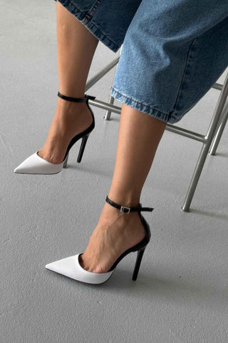 Gael Taşlı Toka Detaylı Bilekten Bantlı İnce Topuk 12 Cm Beyaz Siyah Stiletto
