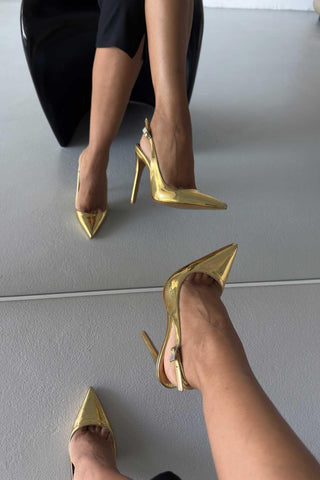 Awed Taşlı Toka Detaylı İnce Topuk 12 Cm Gold Stiletto