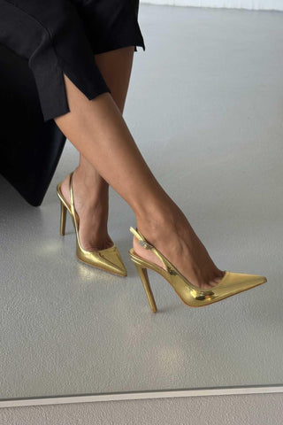 Awed Taşlı Toka Detaylı İnce Topuk 12 Cm Gold Stiletto
