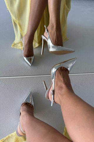 Awed Taşlı Toka Detaylı İnce Topuk 12 Cm Gümüş Stiletto