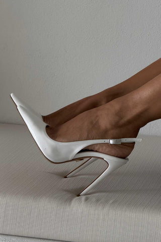 Awed Taşlı Toka Detaylı İnce Topuk 12 Cm Beyaz Rugan Stiletto