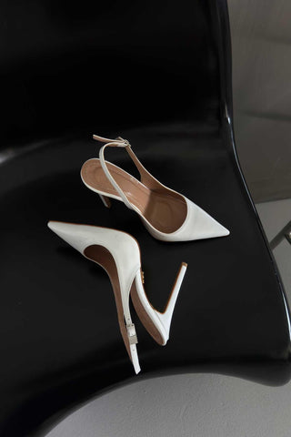 Awed Taşlı Toka Detaylı İnce Topuk 12 Cm Beyaz Rugan Stiletto