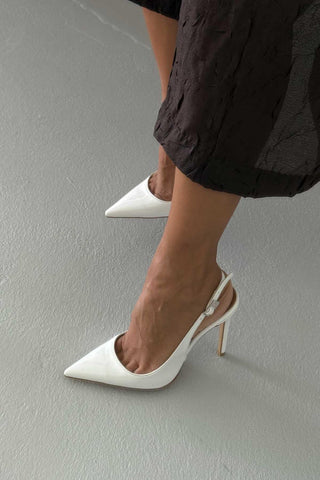 Awed Taşlı Toka Detaylı İnce Topuk 12 Cm Beyaz Rugan Stiletto
