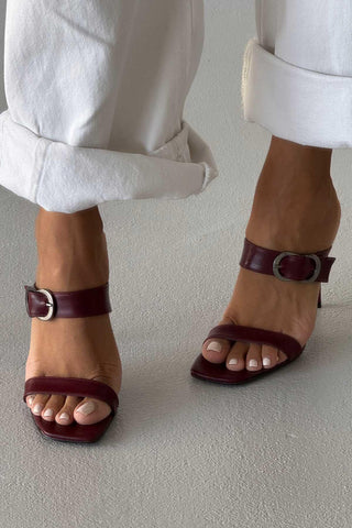 Zusa Toka Detaylı İnce Topuk 10 Cm Bordo Mat Terlik