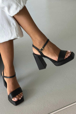 Cora Kalın Topuk 11 Cm Siyah Mat Platform