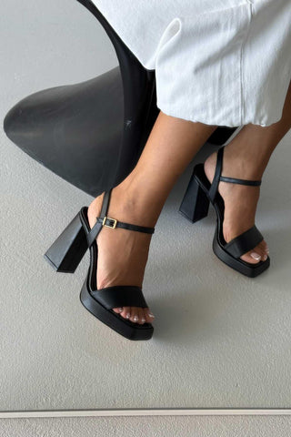 Cora Kalın Topuk 11 Cm Siyah Mat Platform