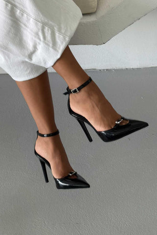 Soren Taşlı Tokalı İnce Topuk 12 Cm Siyah Rugan Stiletto