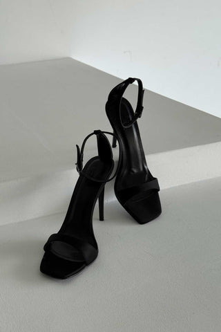 Garcia İnce Topuk 10 Cm Siyah Mat Saten Stiletto