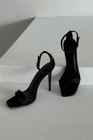 Garcia İnce Topuk 10 Cm Siyah Mat Saten Stiletto