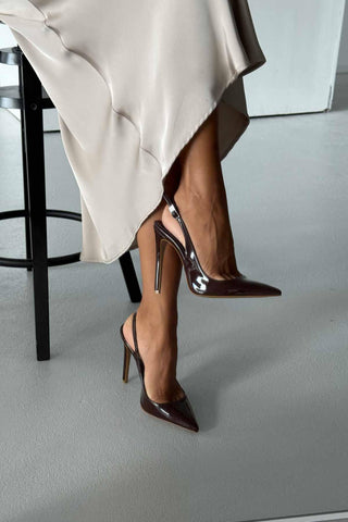 Awed Taşlı Toka Detaylı İnce Topuk 12 Cm Acı Kahve Rugan Stiletto