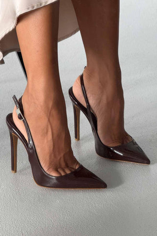 Awed Taşlı Toka Detaylı İnce Topuk 12 Cm Acı Kahve Rugan Stiletto