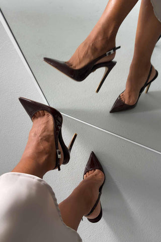 Awed Taşlı Toka Detaylı İnce Topuk 12 Cm Acı Kahve Rugan Stiletto