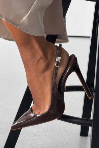 Awed Taşlı Toka Detaylı İnce Topuk 12 Cm Acı Kahve Rugan Stiletto