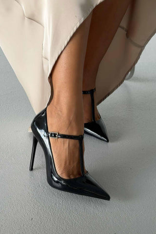 Wren Taşlı Toka Detaylı İnce Topuk 12 Cm Siyah Rugan Stiletto