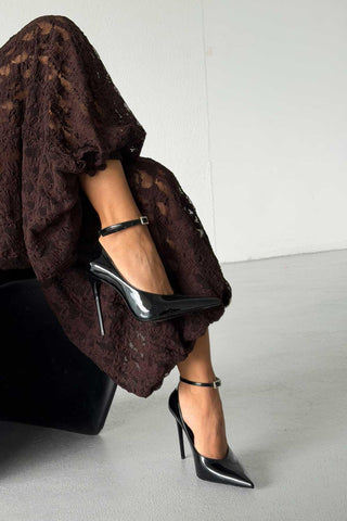 Khole Toka Detaylı İnce Topuk 12 Cm Siyah Rugan Stiletto